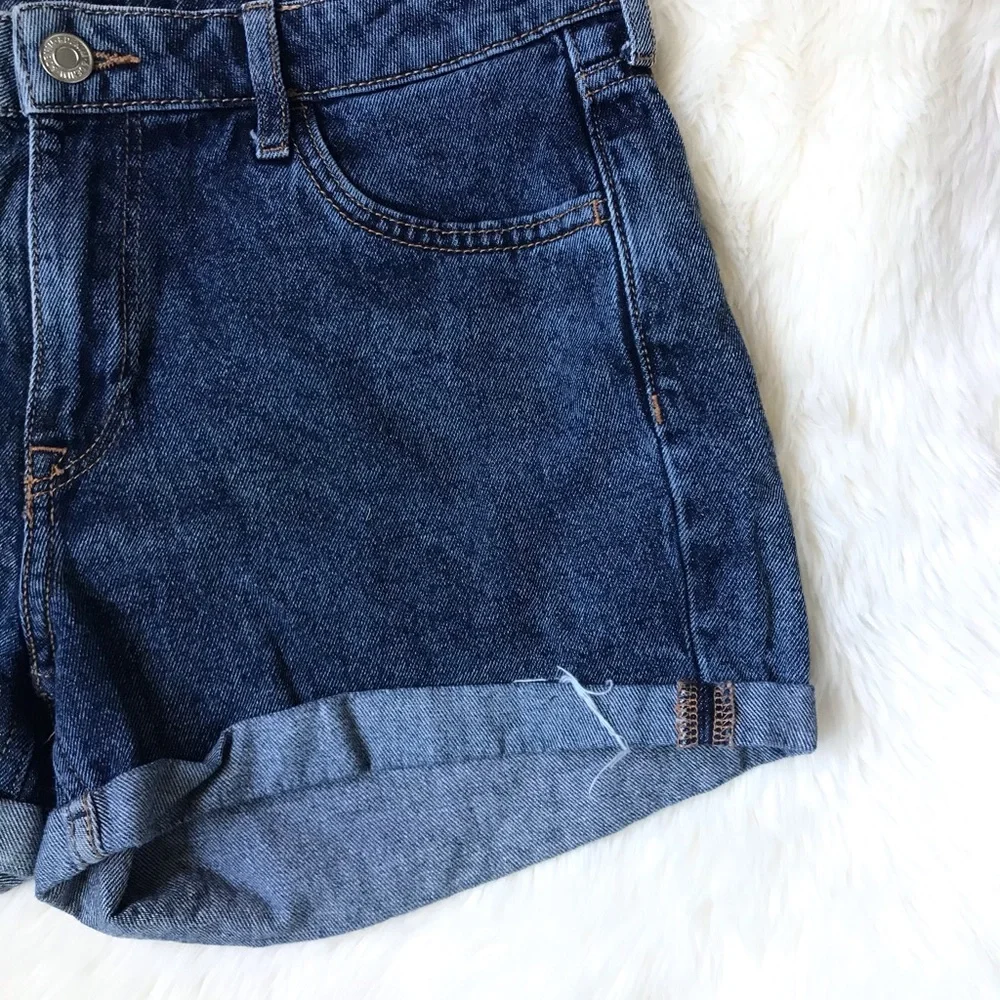 h&m mid rise dark wash denim shorts - Picture 5 of 7